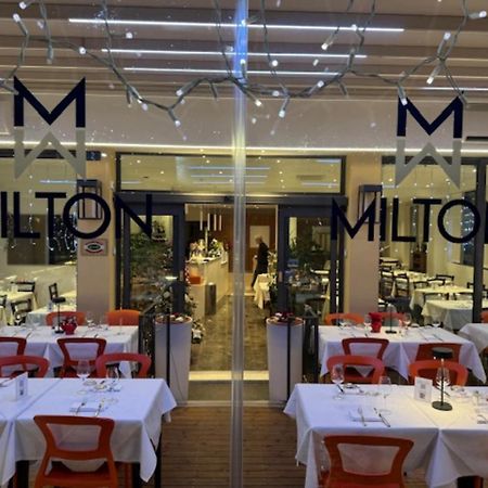 Hotel Ristorante Milton 瓦拉泽 外观 照片