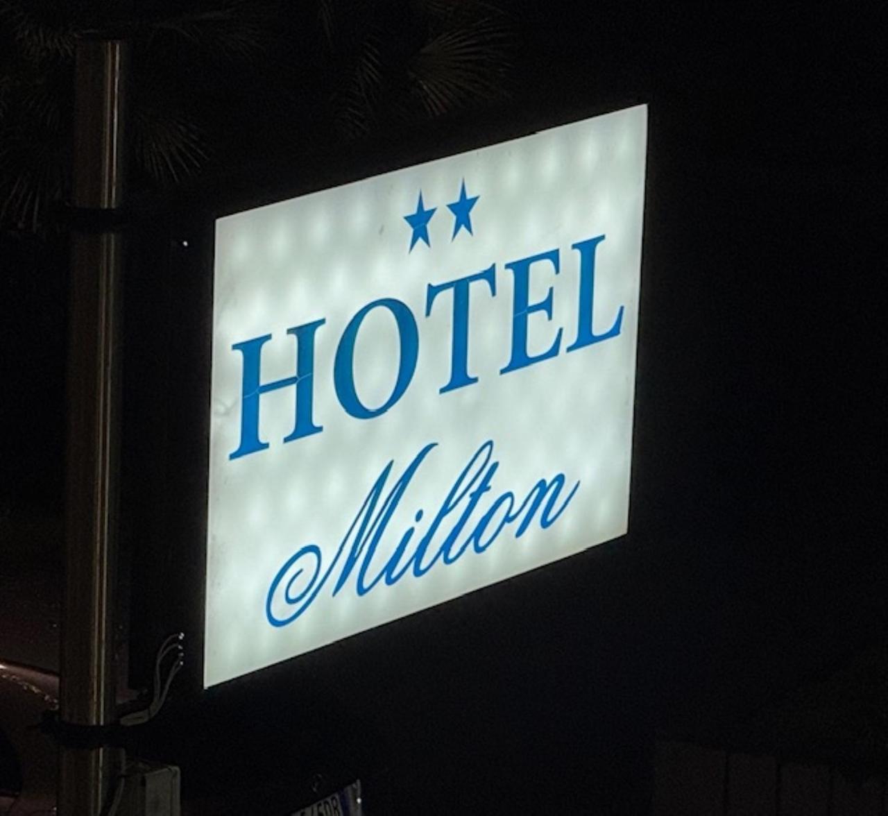 Hotel Ristorante Milton 瓦拉泽 外观 照片