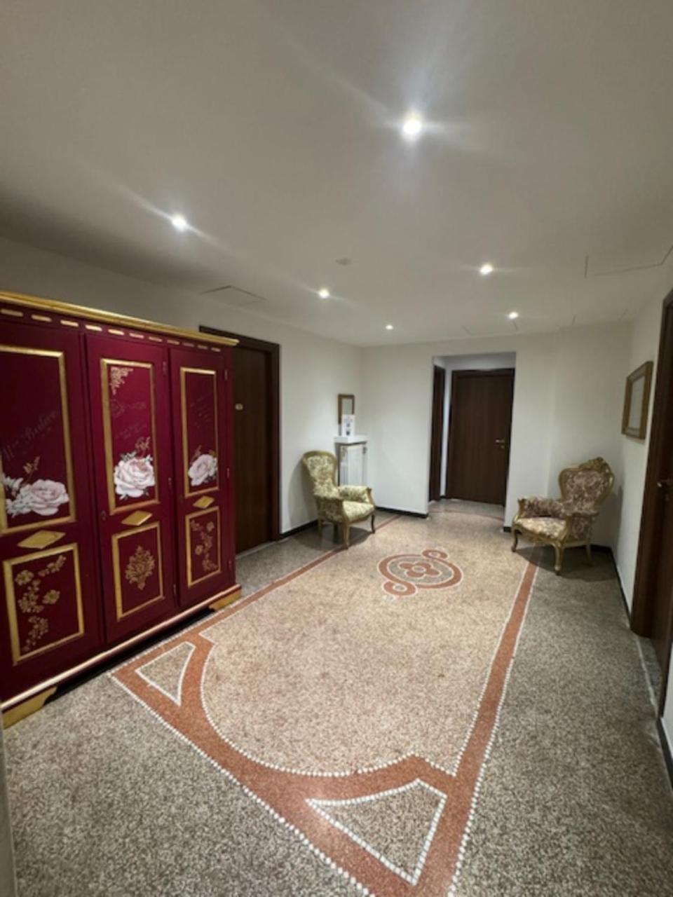 Hotel Ristorante Milton 瓦拉泽 外观 照片