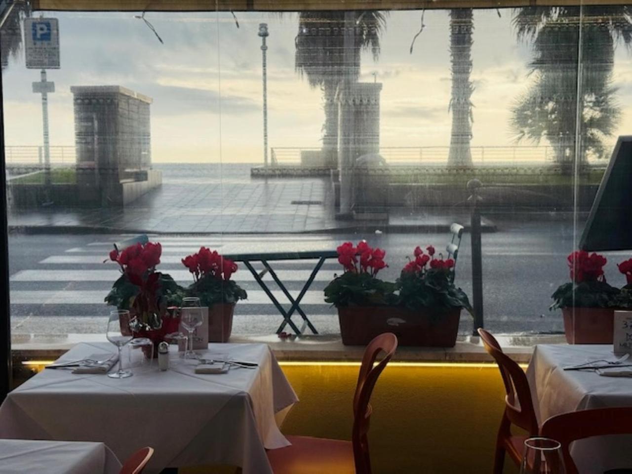Hotel Ristorante Milton 瓦拉泽 外观 照片