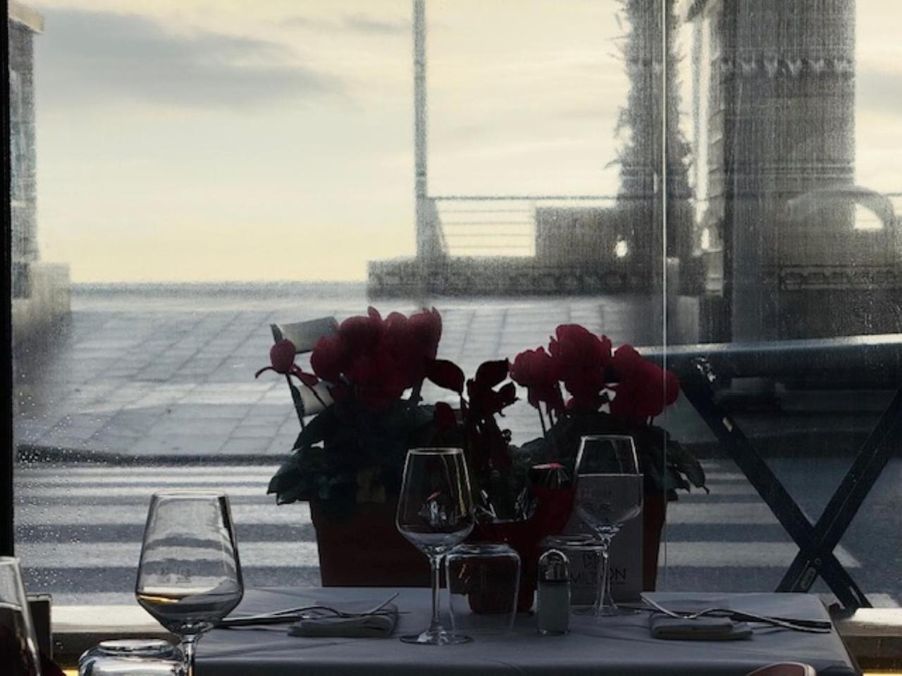 Hotel Ristorante Milton 瓦拉泽 外观 照片