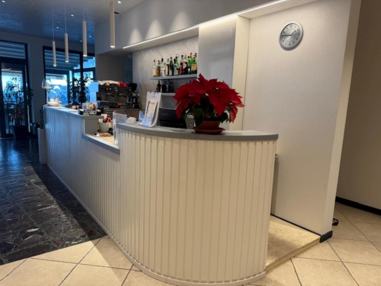 Hotel Ristorante Milton 瓦拉泽 外观 照片