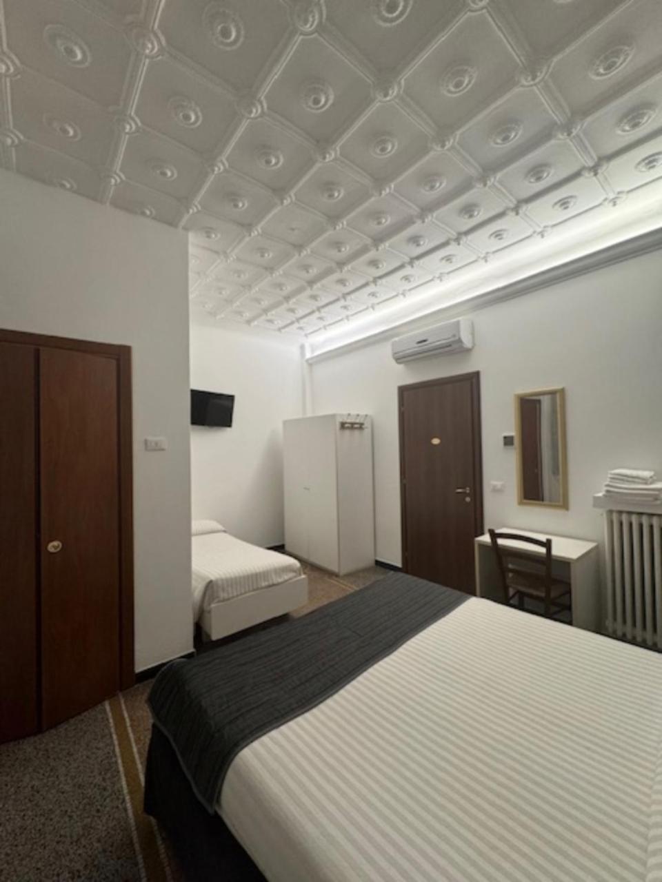 Hotel Ristorante Milton 瓦拉泽 外观 照片