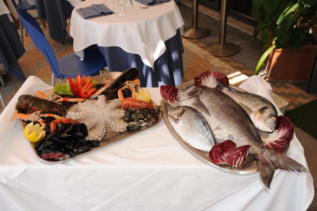 Hotel Ristorante Milton 瓦拉泽 外观 照片