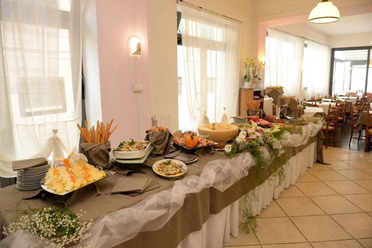 Hotel Ristorante Milton 瓦拉泽 外观 照片