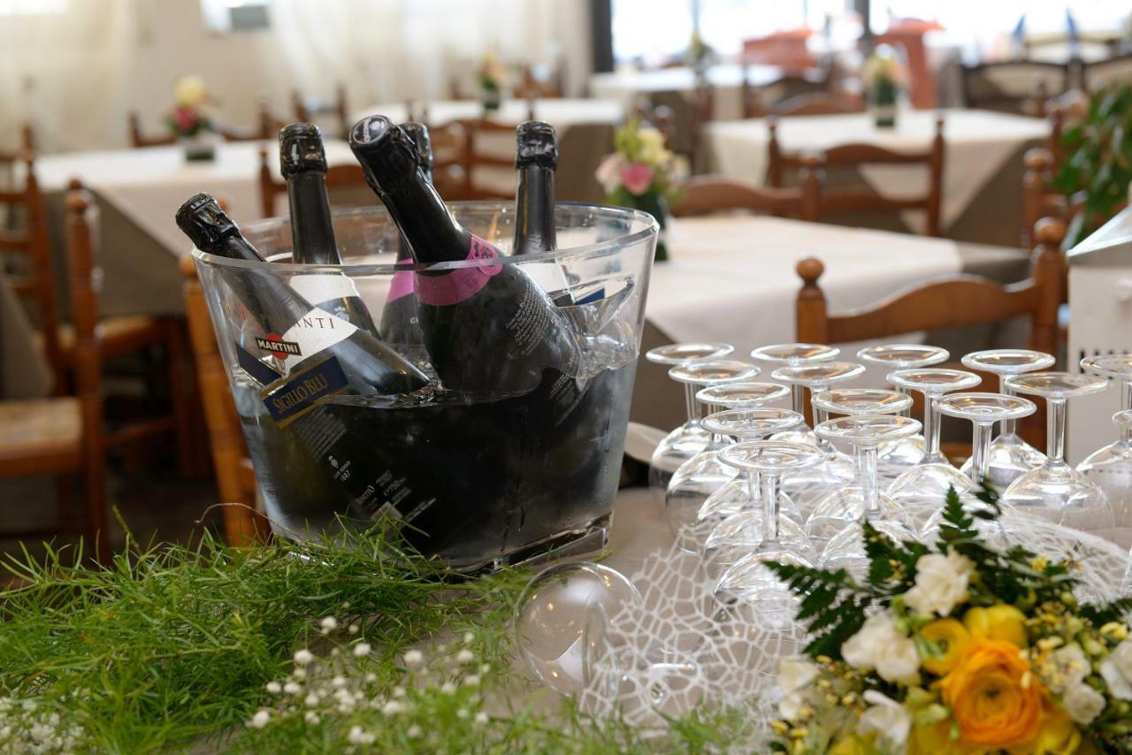 Hotel Ristorante Milton 瓦拉泽 外观 照片