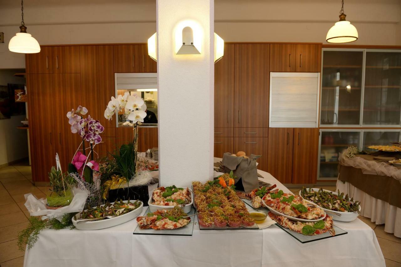 Hotel Ristorante Milton 瓦拉泽 外观 照片