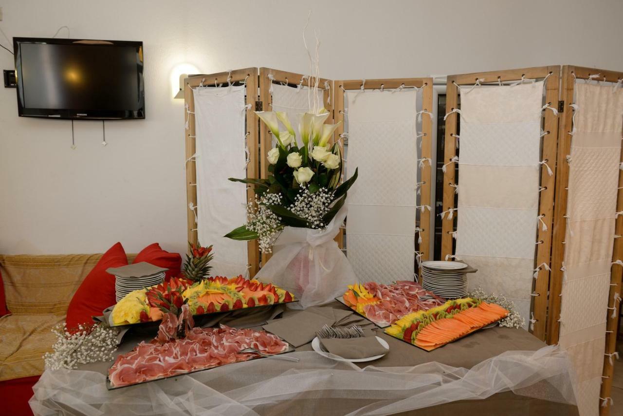 Hotel Ristorante Milton 瓦拉泽 外观 照片